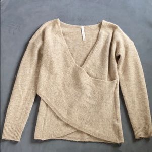 NWOT Aritzia Babaton sweater